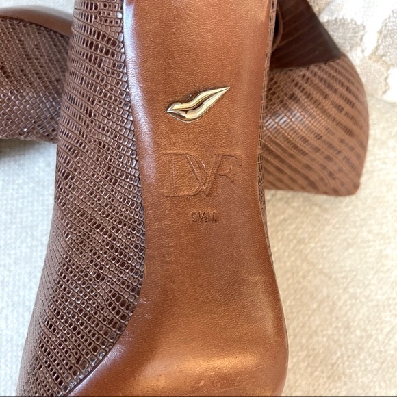 Diane von Furstenberg Saddle Lizard Print Leather Pumps w/Stacked Heels - 9 1/2 - Picture 6 of 8